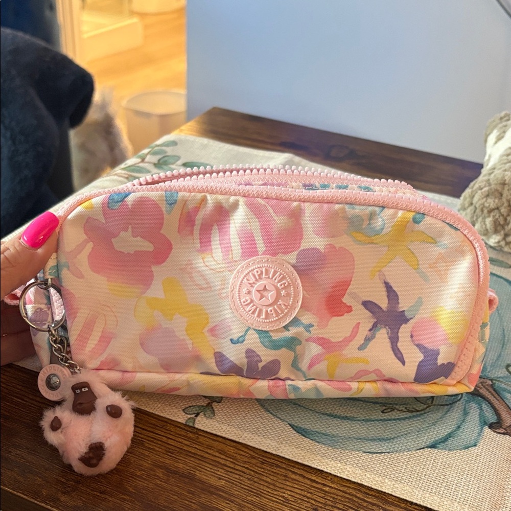 Kipling pen case